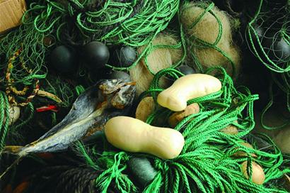 田橫島漁民坐船趕大集 殺豬宰雞貼紅福年味濃 田橫島漁民坐船趕大集 殺豬宰雞貼紅福年味濃