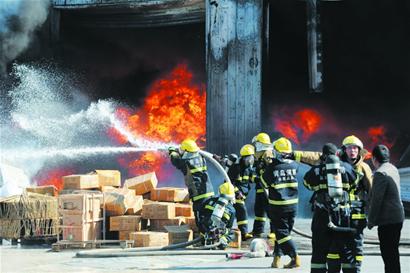 倉庫起火農藥爆燃