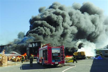 倉庫起火農藥爆燃