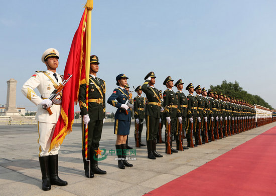 資料圖：三軍儀仗隊換新式禮賓服。