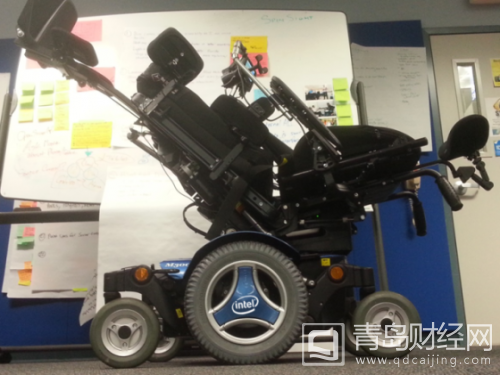 英特爾與霍金共同開發(fā)聯(lián)網(wǎng)輪椅