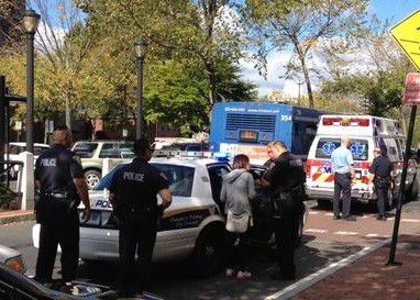 警方事后帶走涉及打斗的中國人