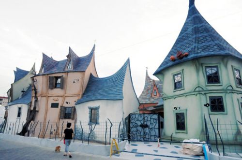 日本靜岡縣浜松市東區建成了宛如來自魔法世界的建筑群。