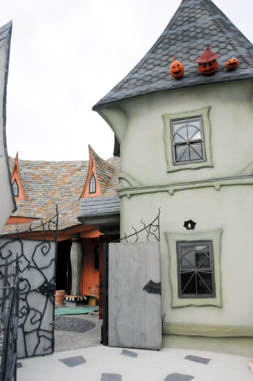 魔法城堡屋頂裝飾著南瓜。