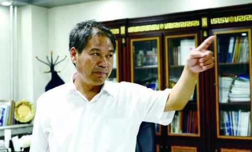 藍翔校長之妻稱遭家暴20年 被持菜刀亂砍(圖)