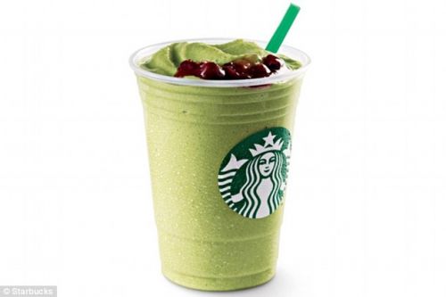 這一款我們很熟悉的哦：紅豆綠茶星冰樂：將綠茶與甜果仁攪打在一起并淋上一勺紅豆