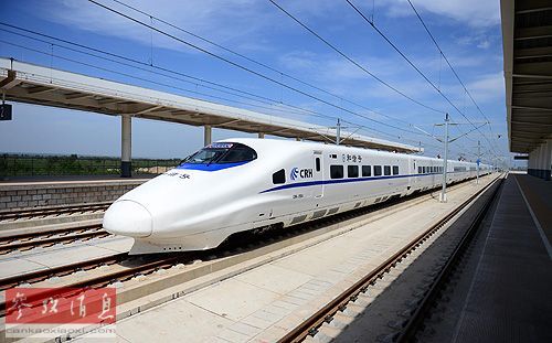 資料圖片：5月15日，高鐵列車在山西永濟北站進行聯調聯試。新華社發（李向東 攝）