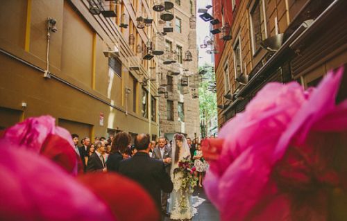 新人悉尼街頭辦快閃婚禮路人成賓客送祝福（圖）