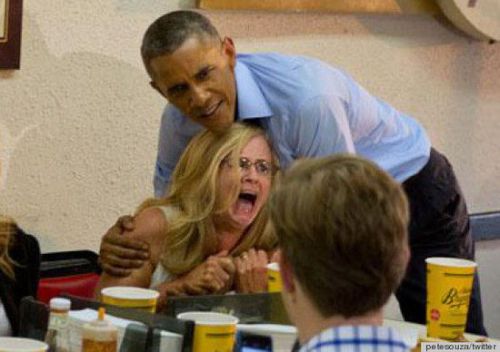 1、當他在快餐店伸出大長手越過玻璃罩點餐時