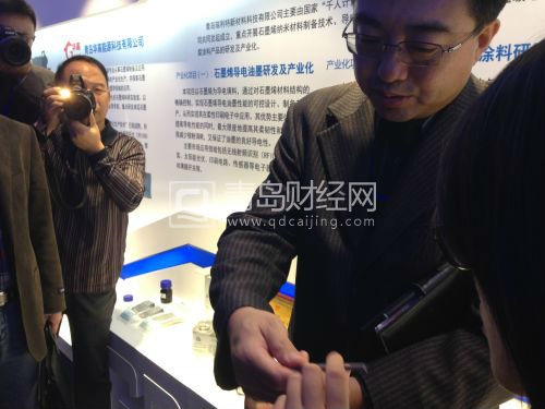 用石墨烯制成的材料極具韌性