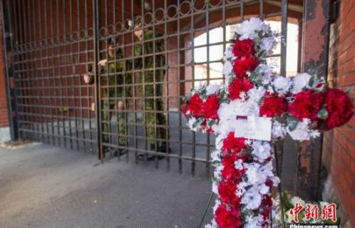 當?shù)貢r間10月22日，在位于加拿大首都渥太華的加拿大議會大樓、國家戰(zhàn)爭紀念館和市中心的一家購物中心發(fā)生槍擊事件。加拿大警方確認，一名在國家戰(zhàn)爭紀念館值勤的加拿大士兵遭槍擊后不治身亡，另有一名衛(wèi)兵受傷，一名槍手被警方擊斃。