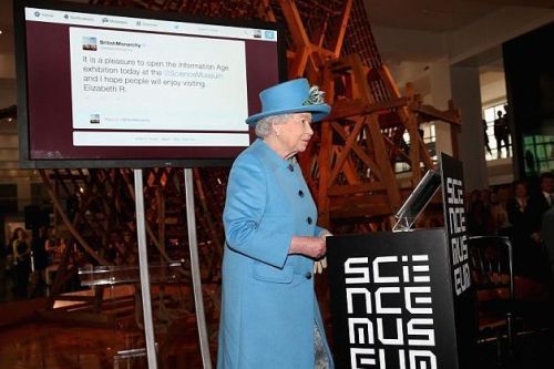 88歲英國女王親手發出人生首條Twitter消息