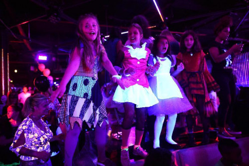 這家特殊夜店的主角是一群6歲至12歲的兒童。