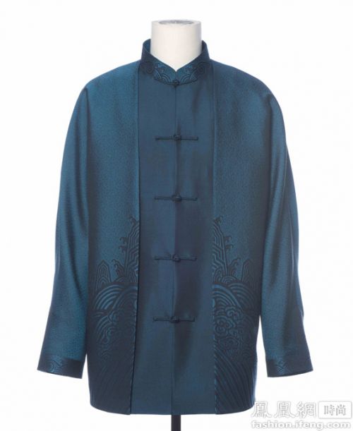 孔雀蓝立领、对开襟、直下摆、饰以一字襻盘扣外套