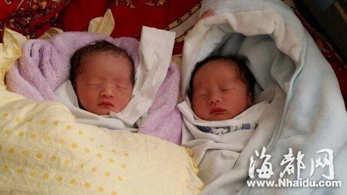 左邊是妹妹林志玲，右邊是哥哥林志穎