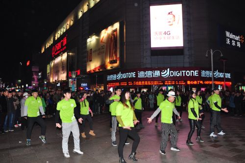 臺東步行街 掃碼得平安果 (4)