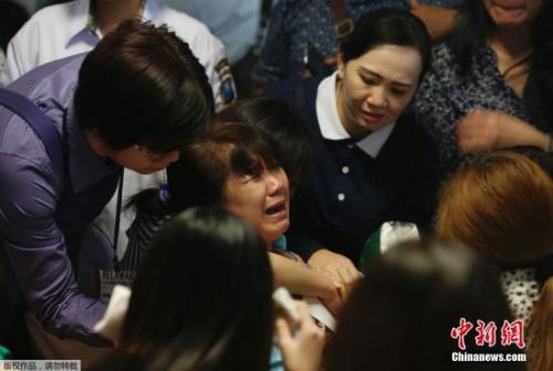印尼發現亞航客機殘骸及遺體 家屬失聲痛哭(圖)