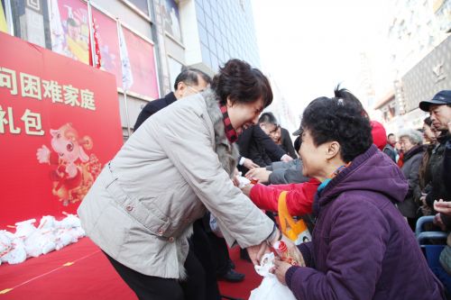 利群發放新年大禮包