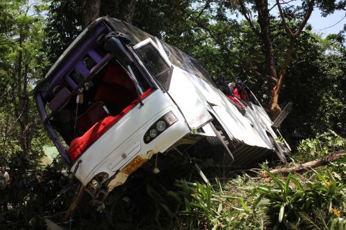 這是3月25日在泰國普吉島事故現場拍攝的事故車輛。