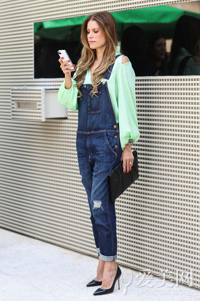 春季穿衣講功力 性感身材搭出多變Style