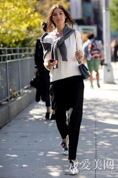 春季穿衣講功力 性感身材搭出多變Style