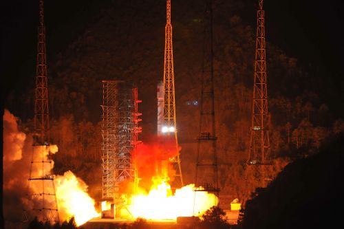長三乙改進I型火箭發射北斗衛星（2012年4月30日攝）。