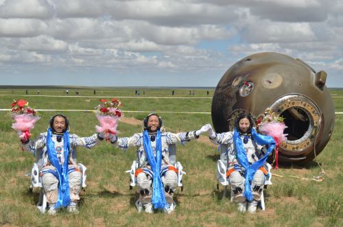 神舟十號回收場景（2013年6月26日攝）。