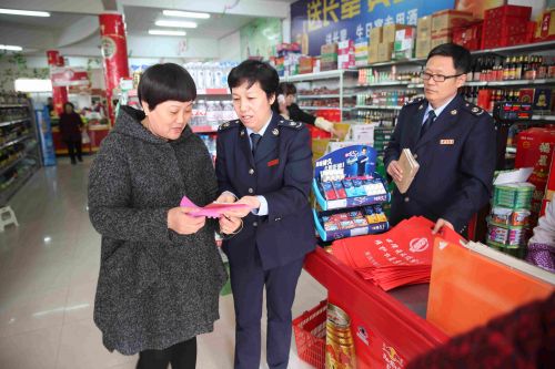 莱西市地税局开展“税法宣传进超市”活动照片2