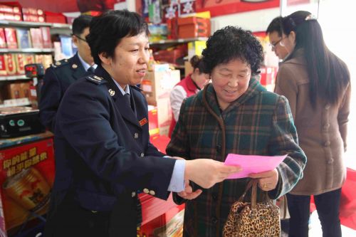 莱西市地税局开展“税法宣传进超市”活动照片3