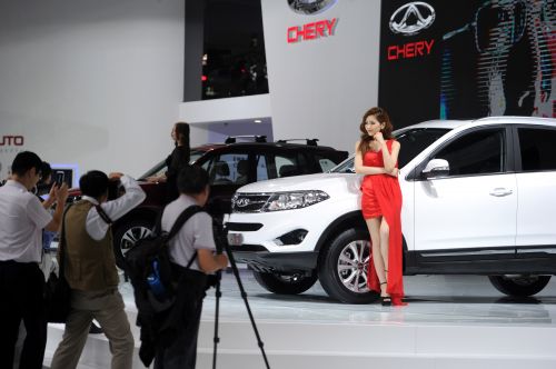 在合肥舉辦的第11屆中國(guó)安徽國(guó)際汽車展覽會(huì)上展示的新款奇瑞汽車（2014年9月30日攝）。