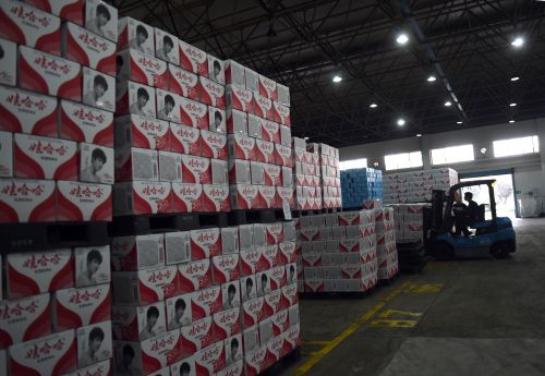 娃哈哈集團(tuán)位于杭州下沙的一個(gè)庫(kù)房?jī)?nèi)景（5月8日攝）。