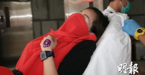 女導游受傷送院。