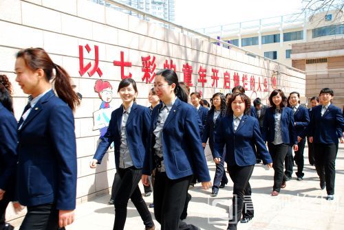 B1-定陶路小学“和乐管理”——和谐向上的教师团队