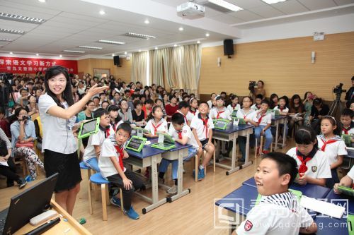 《5.21市南教育信息化配图——青岛文登路小学电子书包应用展示课》