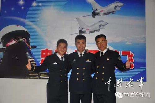 海軍兩飛行員為保護群眾生命財產犧牲