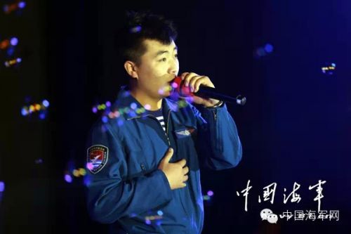 海軍兩飛行員為保護群眾生命財產犧牲