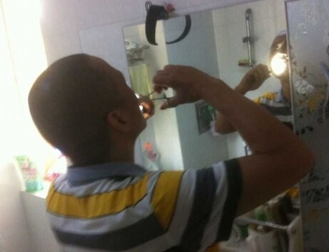 男子購刀自切腫瘤只因家窮沒錢看病 一人獨立完成30多分鐘手術