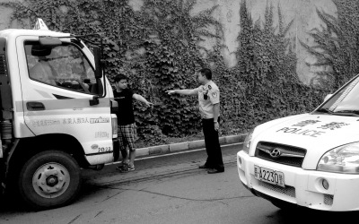 醉駕男子搶車逃逸連撞七車傷2人已被警方控制