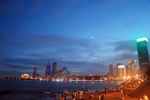 入夜，亮麗的沿海景點(diǎn)。02