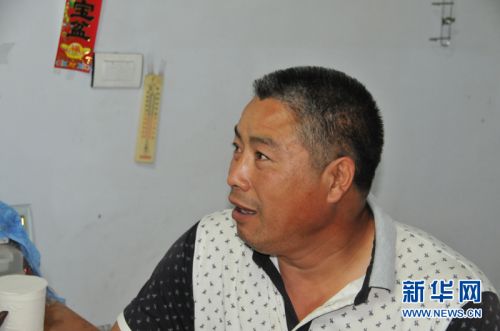 黄贵清回忆有关父亲的故事。王鹏飞 摄