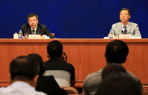当日，国务院新闻办举行新闻发布会，介绍即将发行的中国人民抗日战争暨世界反法西斯战争胜利70周年纪念币、《中国人民抗日战争暨世界反法西斯战争胜利七十周年》纪念邮票。