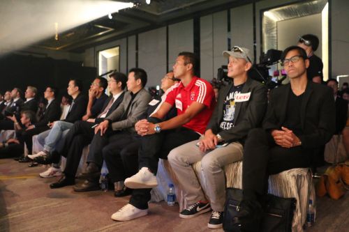 知名粵語解說何輝、丁偉杰亮相現(xiàn)場