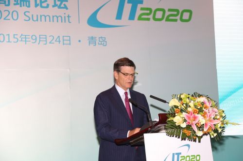 EMC公司董事會副主席Bill Teuber在IT2020高端論壇上致辭
