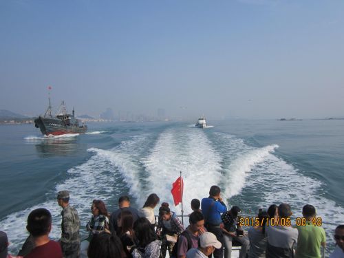 10月5日早上大家坐船驶向灵山岛