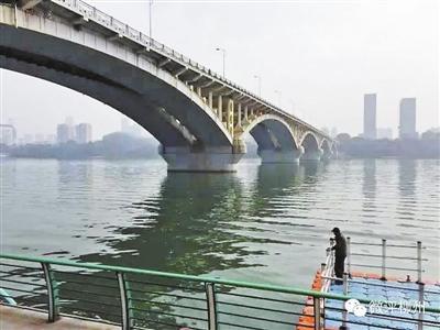 柳州市長肖文蓀落水身亡 當(dāng)?shù)胤裾J其被查