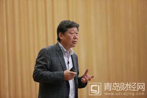 海爾集團(tuán)董事局主席、首席執(zhí)行官?gòu)埲鹈粼谘葜v中(2)