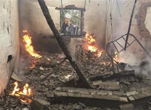 女孩火場救出妹妹