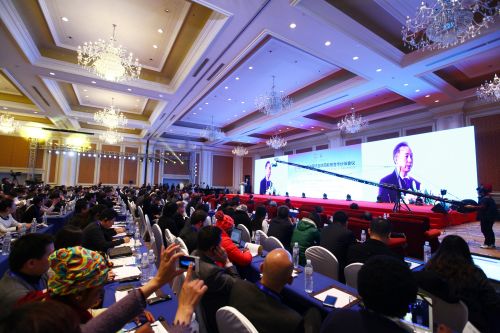 聯(lián)合國(guó)教科文組織國(guó)際互聯(lián)網(wǎng)教育合作伙伴會(huì)議現(xiàn)場(chǎng)座無虛席。