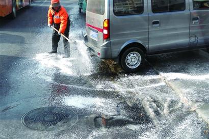 青島市區(qū)一夜入冰窖 北九水冰瀑高達(dá)10米