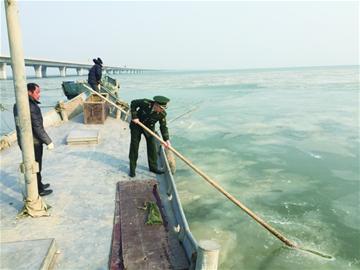 青島市區(qū)一夜入冰窖 北九水冰瀑高達(dá)10米